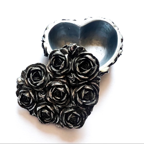 Alchemy Other - Alchemy 3D Rose Covered Heart Trinket Box with Lid in Pewter Color